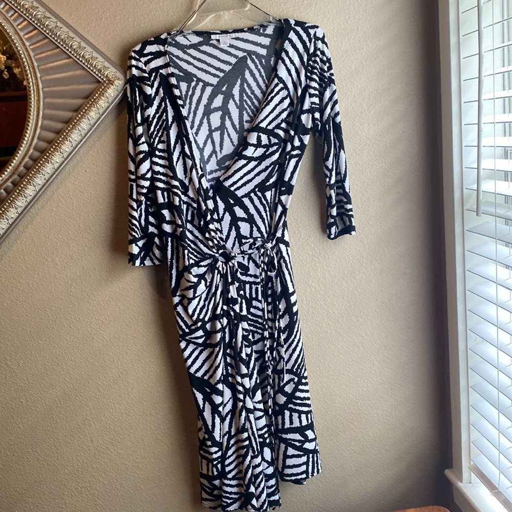 Black/white wrap dress